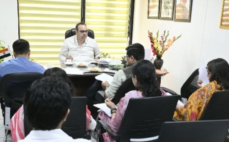 दिल्ली के स्वास्थ्य मंत्री डॉक्टर पंकज कुमार सिंह ने दिल्ली स्वास्थ्य विभाग के वरिष्ठ अधिकारियों के साथ सचिवालय में महत्वपूर्ण बैठक की