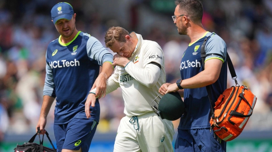Smith ने Bavuma का कैच छोड़ा — अंगूठे की गंभीर चोट के साथ अस्पताल ले जाए गए