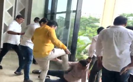 भुवनेश्वर स्थित BMC ऑफिस में घुसकर Additional Commissioner रत्नाकर साहू की पिटाई