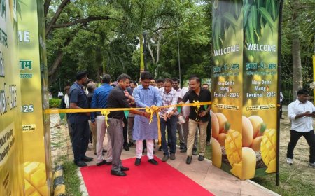 एनडीएमसी, उपाध्यक्ष - श्री कुलजीत सिंह चहल ने पीएसओआई क्लब, चाणक्यपुरी में दो दिवसीय आम महोत्सव का उद्घाटन किया,