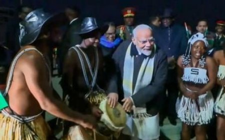 मोदी नामीबिया पहुंचे, एयरपोर्ट पर पारंपरिक नृत्य और ढोल के सहारे दिल से स्वागत
