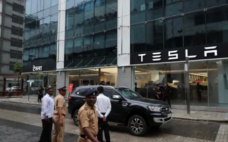 टेस्ला का भारत में पहला शोरूम ओपन हुआ