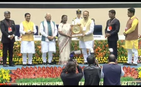 एनडीएमसी को स्वच्छ सर्वेक्षण 2024-25 के तहत सबसे स्वच्छ शहर के रूप में "सुपर स्वच्छ लीग सिटी अवार्ड" से सम्मानित किया गया।