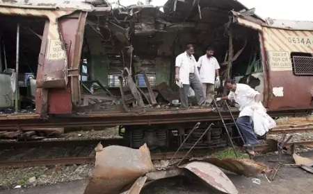 “2006 मुंबई ट्रेन सीरियल ब्लास्ट केस में बॉम्बे हाईकोर्ट ने सभी 12 आरोपियों को बरी किया”