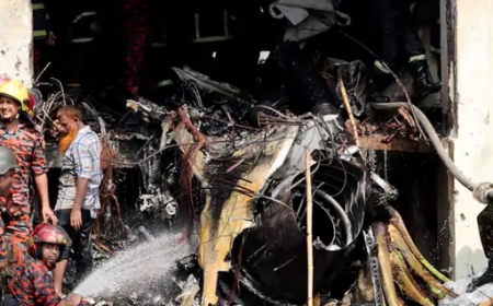 “बांग्लादेश प्लेन क्रैश में पायलट की आखिरी कोशिश: भीड़ से दूर मोड़कर स्कूल से दूर गिरा विमान”