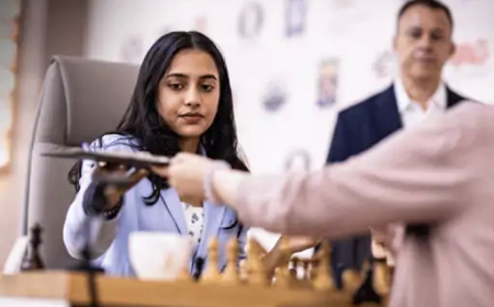 “दिव्या देशमुख ने FIDE विमेंस वर्ल्ड कप में फाइनल में जगह बनाई—पहली भारतीय महिला”