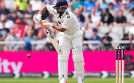 “लंगड़ाते हुए बैटिंग करने उतरे पंत ने फिफ्टी लगाई — इंग्लैंड के खिलाफ चौथा टेस्ट”