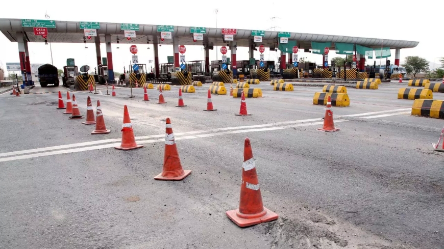 नेशनल हाईवे पर अब आधा टोल लगेगा: सरकार ने संरचनाओं वाले हाईवे सेक्शन पर 50% छूट का एलान किया