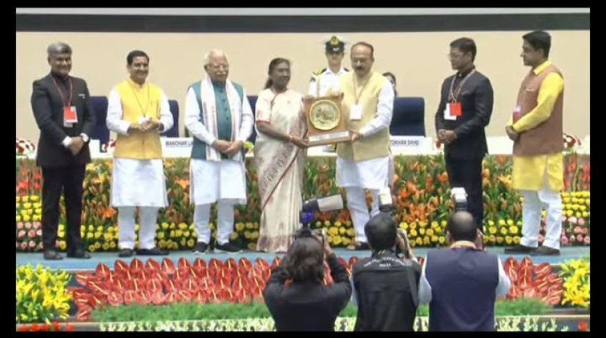 एनडीएमसी को स्वच्छ सर्वेक्षण 2024-25 के तहत सबसे स्वच्छ शहर के रूप में "सुपर स्वच्छ लीग सिटी अवार्ड" से सम्मानित किया गया।