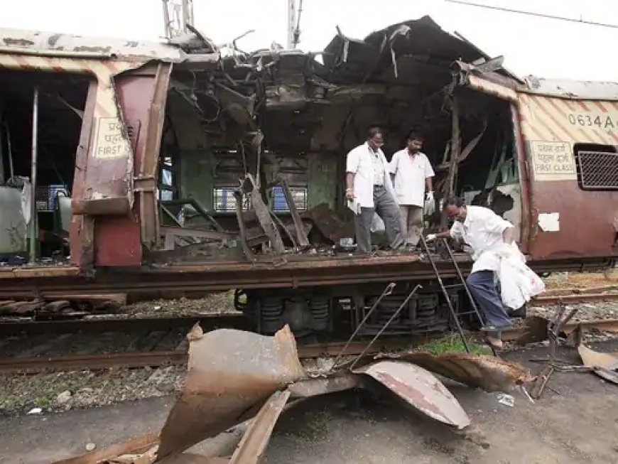 “2006 मुंबई ट्रेन सीरियल ब्लास्ट केस में बॉम्बे हाईकोर्ट ने सभी 12 आरोपियों को बरी किया”