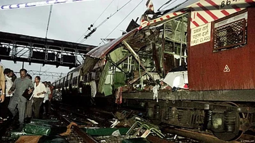 “मुंबई ट्रेन ब्लास्ट: हाईकोर्ट के फैसले पर सुप्रीम कोर्ट ने लगाई रोक”
