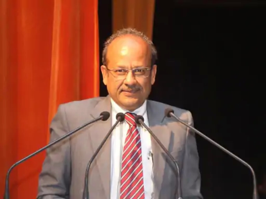 “AI से जनरेट फर्जी फैसले कोर्ट में रखे जा रहे हैं” — सुप्रीम कोर्ट के जजों ने फटकार लगाई, युवा वकीलों को सावधानी बरतने की सलाह दी