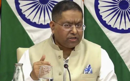 ट्रम्प की टैरिफ बढ़ाने की धमकी पर भारत बोला — “अमेरिका भी रूस से यूरेनियम, खाद ले रहा है"