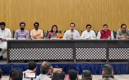 "विपक्ष I.N.D.I.A. ब्लॉक की बैठक में महाभियोग प्रस्ताव की तैयारी; मुख्य चुनाव आयुक्त ज्ञानेश कुमार पर गहराता विवाद"