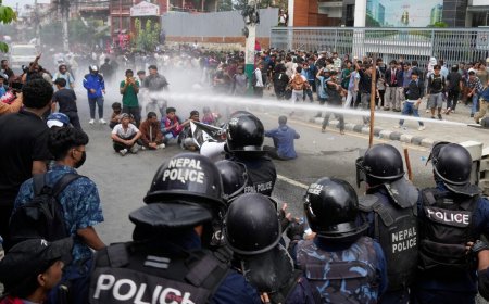 नेपाल में विरोध-प्रदर्शन का उग्र रूप: 19 लोगों की मौत, गृहमंत्री ने दिया इस्तीफा