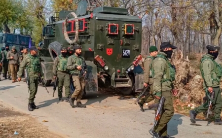 जम्मू के उधमपुर में सुरक्षा बलों और आतंकियों के बीच मुठभेड़, एक जवान शहीद