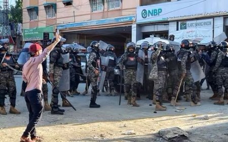 PoK में सरकार के खिलाफ प्रदर्शन, आर्मी काफिले पर पथराव