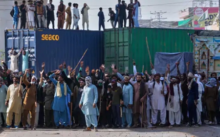 पाकिस्तान में गाजा शांति योजना के समर्थन पर हिंसा का उभार