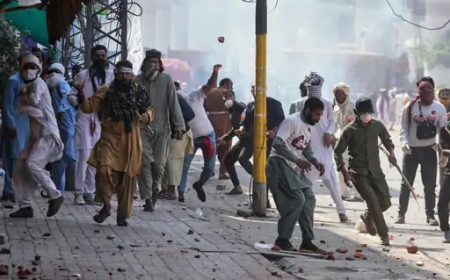 पाकिस्तान में पुलिस फायरिंग में 250 मौतों का दावा — सत्य, विवाद और प्रतिक्रियाएँ