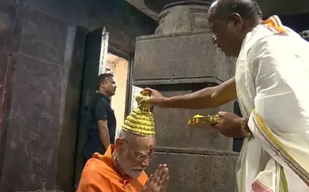 पीएम मोदी आंध्रप्रदेश पहुंचे, श्री मल्लिकार्जुन ज्योतिर्लिंग में की पूजा-अर्चना — देश के विकास और आध्यात्मिक एकता का संदेश