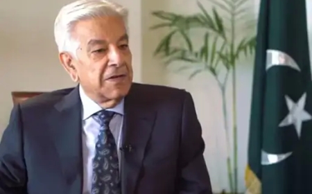 पाकिस्तानी रक्षामंत्री का बयान — "तालिबान के फैसले दिल्ली से हो रहे"। सुरक्षा और कूटनीति में नई हलचल