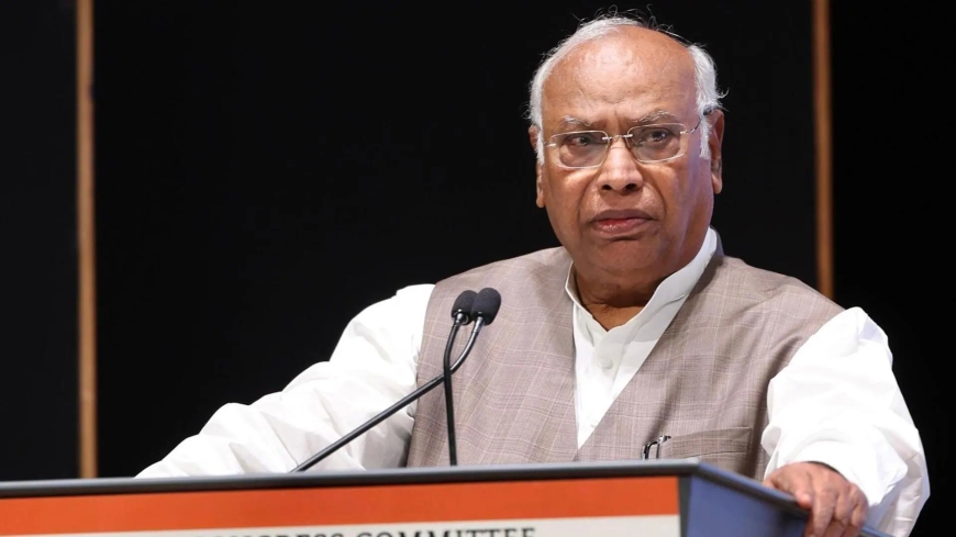 खड़गे बोले – RSS पर बैन लगे, सरदार पटेल ने यही किया था: राजनीतिक हलकों में बढ़ी हलचल