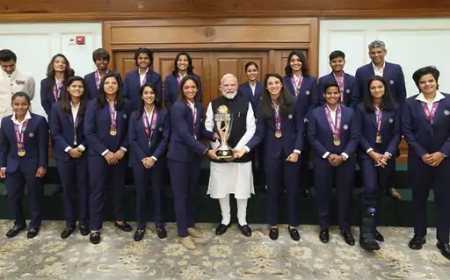 वर्ल्ड चैंपियन लड़कियों से मिले मोदी – नई पीढ़ी के सपनों को मिला सम्मान