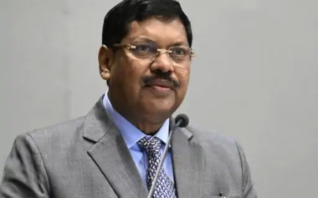 CJI बी.आर. गवई का बयान — “मैं बौद्ध धर्म को मानता हूँ, लेकिन पूरी तरह सेक्युलर हूँ”