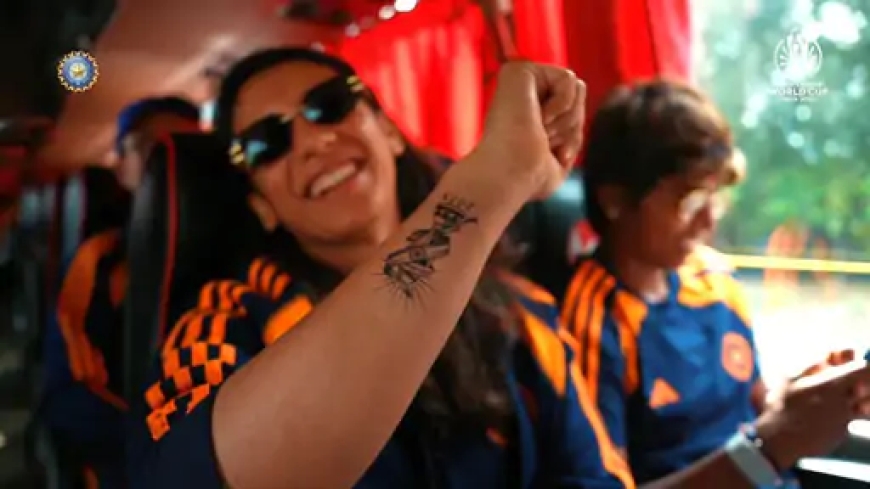 वर्ल्डकप जीतने के बाद हरमनप्रीत–स्मृति ने ट्रॉफी का टैटू बनवाया