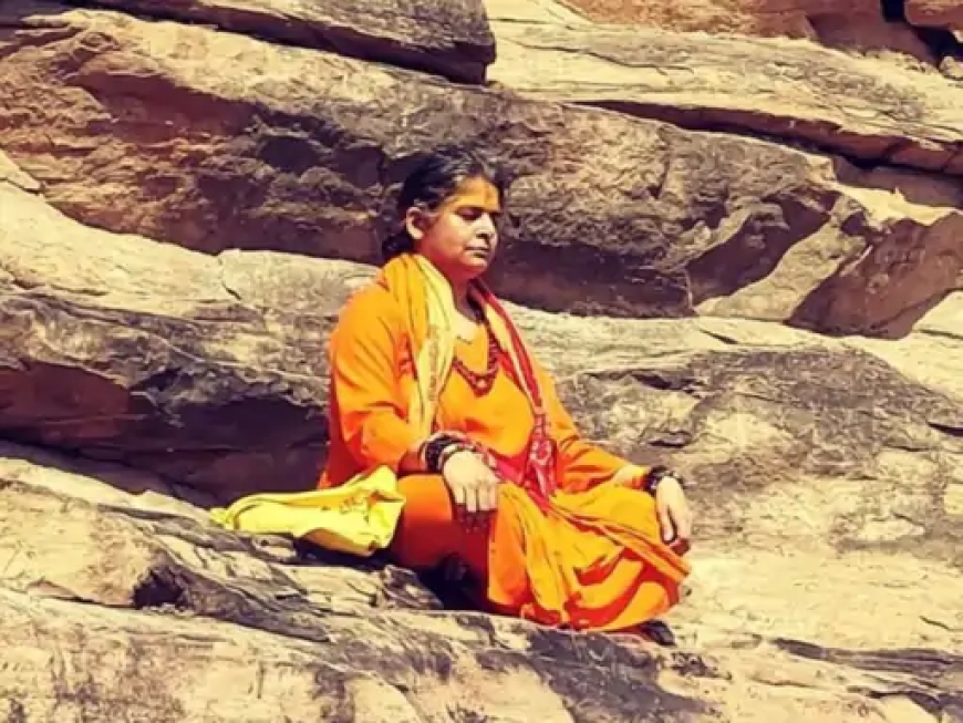 कभी ग्लैमर की दुनिया में चमकने वाली एक्ट्रेस नूपुर आज भीख मांगकर गुज़ारा कर रही हैं—संघर्ष, अकेलापन और टूटी उम्मीदों की दर्दभरी कहानी