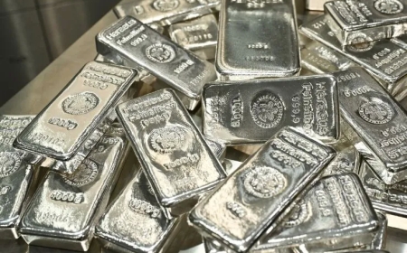 चांदी ₹2,793 बढ़कर ₹1.88 लाख प्रति किलो के ऑल-टाइम हाई पर; रुपये की ऐतिहासिक गिरावट से कीमती धातुओं में जबरदस्त उछाल