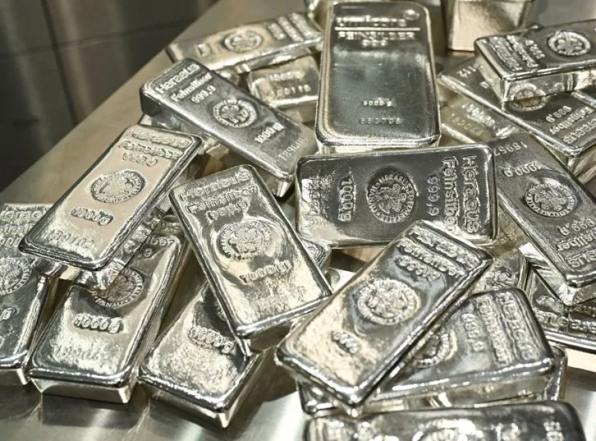 चांदी ₹2,793 बढ़कर ₹1.88 लाख प्रति किलो के ऑल-टाइम हाई पर; रुपये की ऐतिहासिक गिरावट से कीमती धातुओं में जबरदस्त उछाल