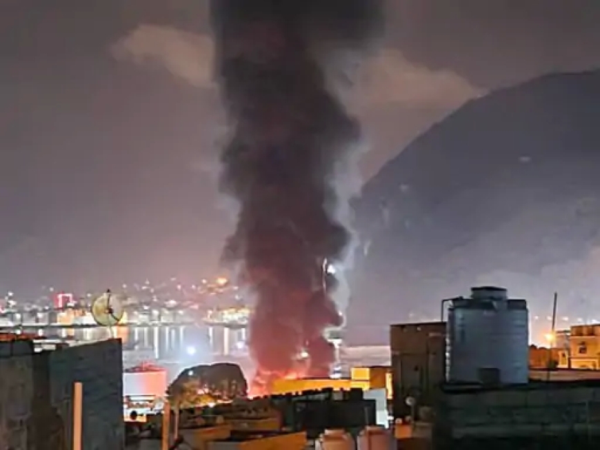 सऊदी अरब का यमन के मुकल्ला पोर्ट पर हवाई हमला: क्षेत्रीय तनाव, रणनीतिक हित और मानवीय चिंताएं