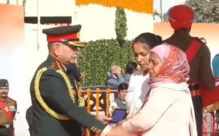 ऑपरेशन-सिंदूर: शहीद जवान की मां मेडल लेते समय बेहोश हुईं, देश भावुक हुआ