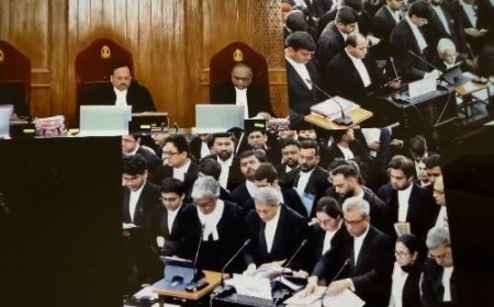 SIR विवाद  पर सुप्रीम कोर्ट सुनवाई — ममता बनर्जी का आरोप चुनाव आयोग पर