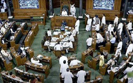 विपक्ष के सांसदों के हंगामे के बाद लोकसभा की कार्यवाही कल तक स्थगित — बजट सत्र में राजनीतिक गतिरोध बढ़ा