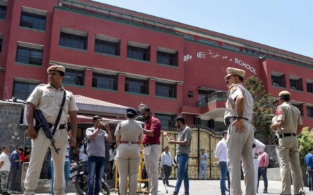 संसद और दिल्ली के स्कूलों में बम की धमकी, सुरक्षा अलर्ट के बीच जांच तेज