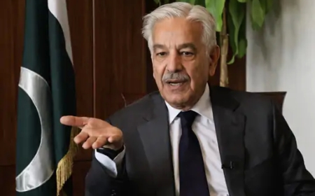 पाकिस्तानी रक्षा मंत्री का बयान: “अमेरिका ने हमारा इस्तेमाल किया”