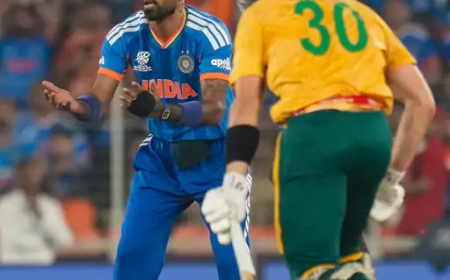 एक ओवर में 3 विकेट लेकर मैच का रुख बदलने वाले केशव महाराज