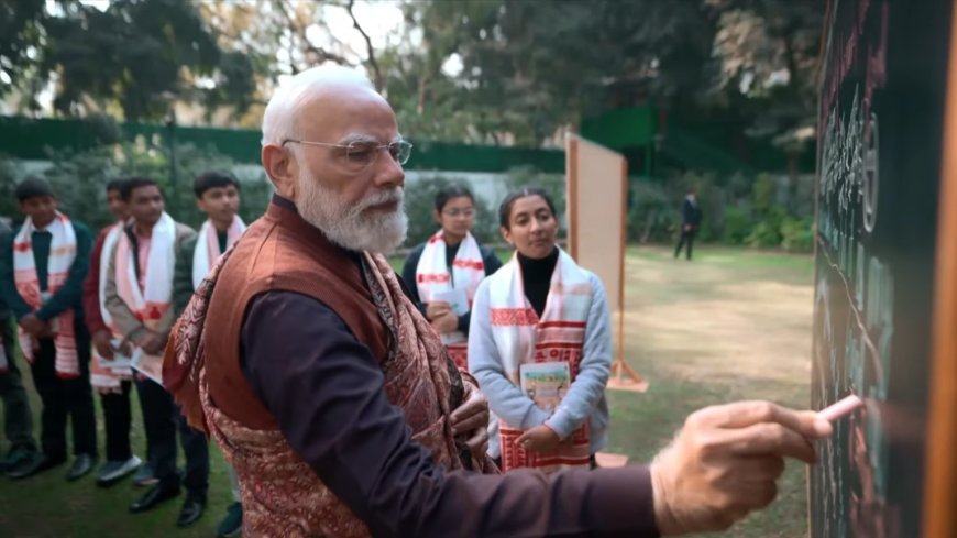 ‘परीक्षा पे चर्चा’ में प्रधानमंत्री का खास अंदाज़, बच्चों को पहनाए असम के पारंपरिक गमछे
