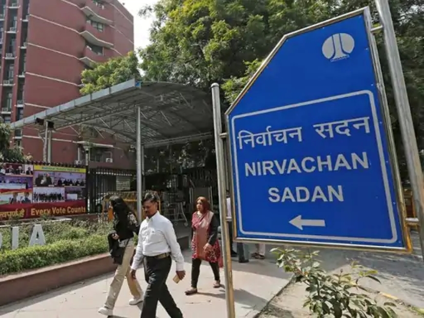 भारत निर्वाचन आयोग की बड़ी कार्रवाई: पश्चिम बंगाल के 7 अधिकारी सस्पेंड, चुनावी निष्पक्षता पर सख्त संदेश