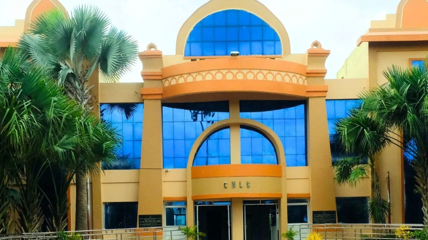 CNLU हॉस्टल में छात्र की संदिग्ध मौत, परिवार ने उठाए सवाल