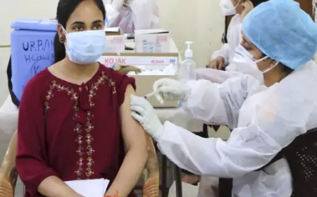 सुप्रीम कोर्ट बोला— सरकार कोविड वैक्सीन से नुकसान का मुआवजा दे