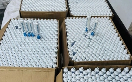 दिल्ली में नकली टूथपेस्ट का बड़ा खेल: सेंसोडाइन के नाम पर चल रहा था फर्जी कारोबार, मास्टरमाइंड गिरफ्तार