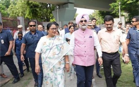 दिल्ली में मानसून की तैयारी तेज: उपराज्यपाल संधू, और मुख्यमंत्री रेखा गुप्ता ने वासुदेव घाट का किया निरीक्षण