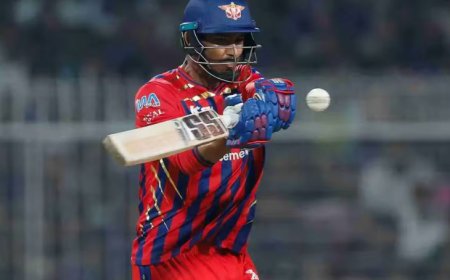 हेलिकॉप्टर शॉट का जलवा—मुकुल ने लगाया शानदार छक्का, मैदान में गूंज उठी तालियां