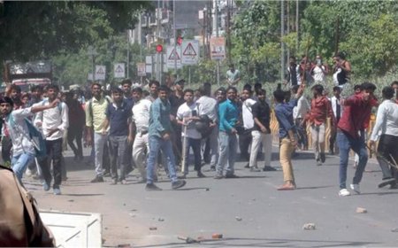 नोएडा DM की सख्त चेतावनी: मजदूरों के शोषण पर नहीं होगी कोई ढिलाई, आउटसोर्सिंग एजेंसियां ब्लैकलिस्ट के दायरे में