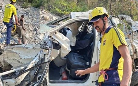 बदरीनाथ हाईवे पर भीषण हादसा: 400 मीटर गहरी खाई में गिरी कार, दिल्ली की युवती लापता