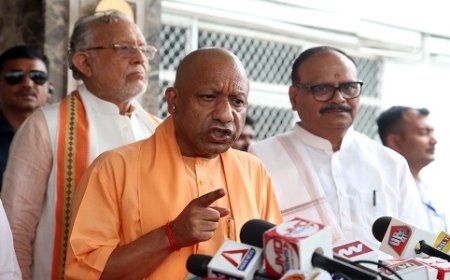 योगी आदित्यनाथ का तीखा हमला: कांग्रेस और सपा पर “महिला विरोधी” होने का आरोप