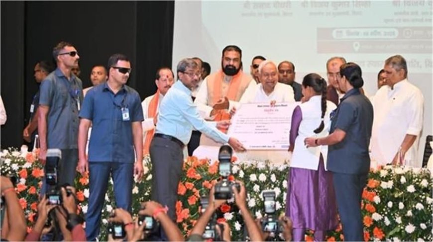 बिहार में स्वास्थ्य व्यवस्था को बड़ी मजबूती: 4954 महिला स्वास्थ्य कार्यकर्ताओं को नियुक्ति पत्र